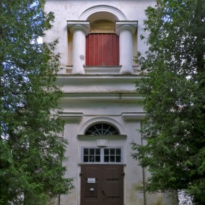 Saukas luterāņu baznīcas ieejas portāls Saukas luterāņu baznīcas ieejas portāls