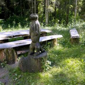 Koka skulptūra pie Ķeveles avotiem Koka skulptūra pie Ķeveles avotiem