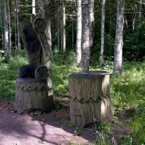 Koka skulptūra pie Ķeveles avotiem Koka skulptūra pie Ķeveles avotiem