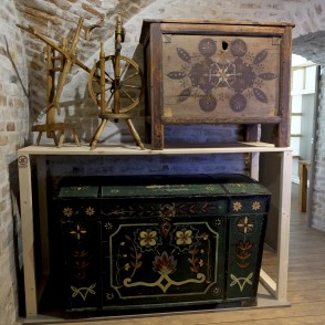 Ekspozīcija "Mājā un sētā", Valmieras muzejs Ekspozīcija "Mājā un sētā", Valmieras muzejs